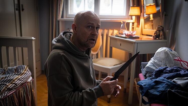 Jochen (J&uuml;rgen Vogel) kann sich nicht erinnern, was er in der Nacht, in der sein Vater starb, getan hat. Als er bei seinen Sachen ein blutiges Messer findet, ist er selbst unsicher: Hat er Alfons ermordet?