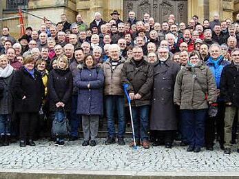 Auf der großen Treppe der Basilika versammelten sich 200 Wallfahrtsführer aus der Diözese Bamberg und benachbarten Diözesen mit Wallfahrtsleiter Pater Heribert (links).