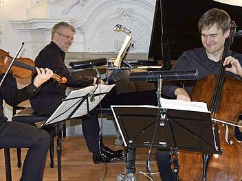 Emotionsgeladene Musizierlust bestimmte die Kammermusik auf Kloster Banz mit (von links): Vladislav Popyalkovsky, Andreas Weimer und Indrek Leivategija. Foto: Andreas Welz