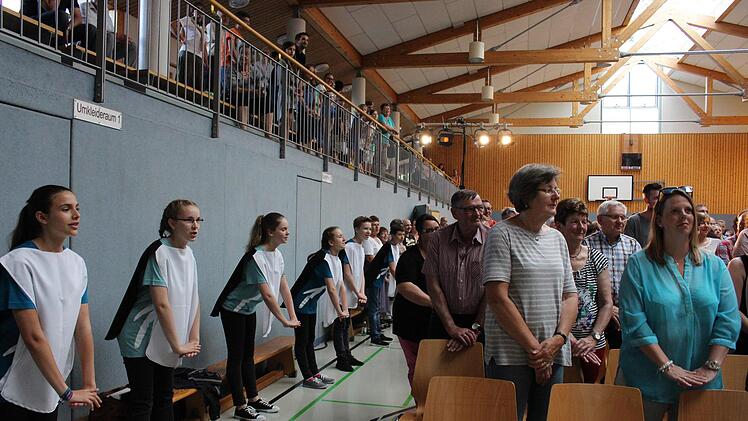 Was die Darsteller im Musical "Herzschlag" in der Ebrachtalhalle Wachenroth auf die Bühne brachte, hat das Publikum überzeugt.  Evi Seeger