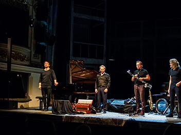 Begeisterndes Gastspiel: Das Quartett Quadro Nuevo eröffnete das dreitägige Festival "It'z Jazz" im Landestheater Coburg.Foto: Jochen Berger