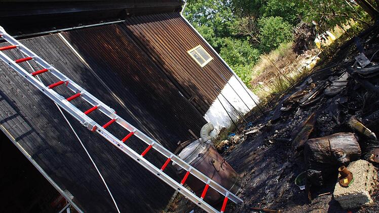 Die Scheune mit dem verbrannten Inventar. Foto: Marco Meißner