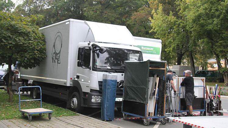 Das Equipment bei den Dreharbeiten im alten Friedhof war beachtlich. Foto: Sonny Adam