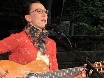 Martina Schwarzmann gilt als ein Phänomen in der Kabarettszene und karikierte am Samstagabend Alltagsszenen am laufenden Band. Foto: Reißaus