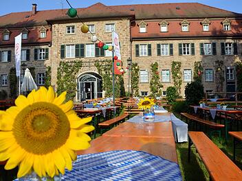 Das Salinenfest hat Platz für 2000 Besucher. Eröffnet wurde das Fest am Freitagabend. Foto: Peter Rauch
