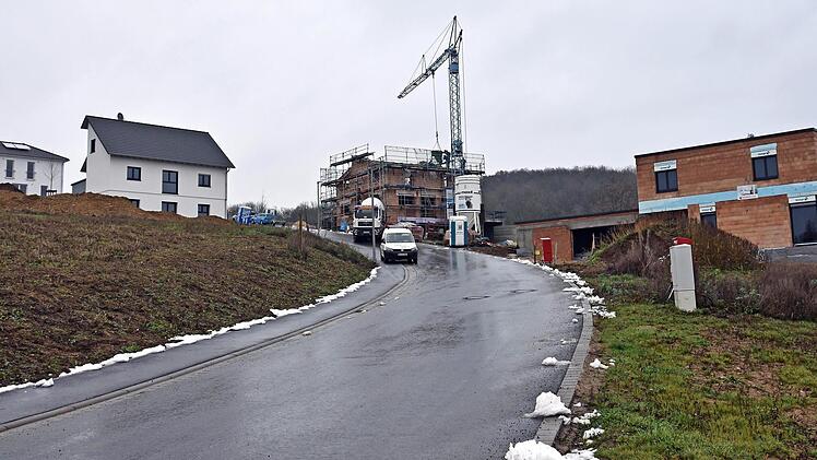 Eines der gr&ouml;&szlig;ten Projekte in diesem Jahr in der Gemeinde G&auml;dheim war die Fertigstellung des neuen Baugebiets "Eichelberg III" in G&auml;dheim, wo bereits f&uuml;nf H&auml;user im Bau sind und weiteres Interesse an den restlichen Baupl&auml;tzen besteht.  Foto: Ulrike Langer