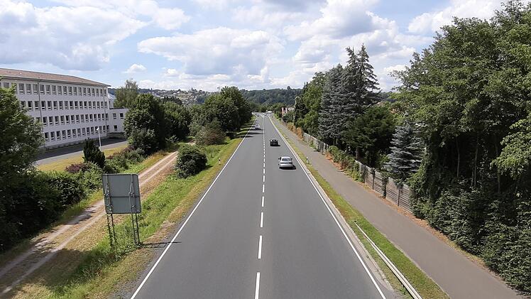 Bis hierher wird der Ausbau der Bundesstraße 173 einstweilen geplant. Unklar ist noch, was ab der Opta-Brücke in östlicher Richtung passiert. Fotos: Marco Meißner