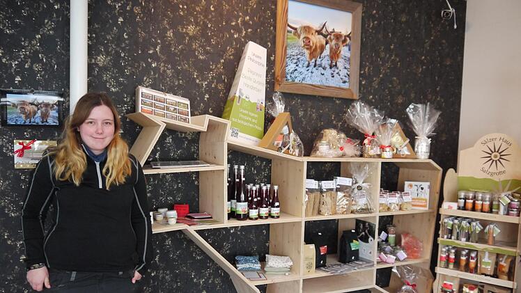 Elena Jahrsdörfer im neu eröffneten Bauernladen in Oberleichtersbach Foto: Rebecca Vogt