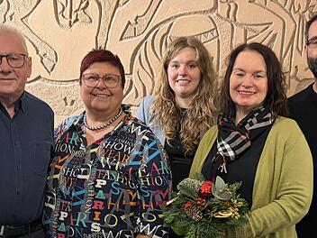 Von links: Helmut Wischang, Barbara Schultze, wissenschaftliche Mitarbeiterin Celia Maurer, 100. Mitglied Marion Albert-Schneider und Armin Hehn.