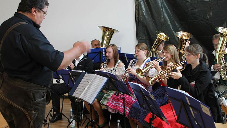 Die "Blechbüchsen-Combo" des Blasorchesters Ebern umrahmte die Feier musikalisch.