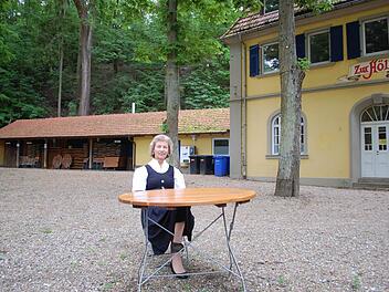 Traudl Konior ist froh, dass die Kirchweih 2016 im Juli auf dem angestammten Höllen-Gelände stattfinden kann. Über die Zukunft ihres Bürgervereins Altstadt macht sich die Vorsitzende allerdings große Sorgen. Foto: Hannes Helferich