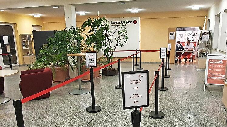 Die Teststrecke ist aufgebaut, die Testpersonen werden in die richtigen Bahnen geleitet.