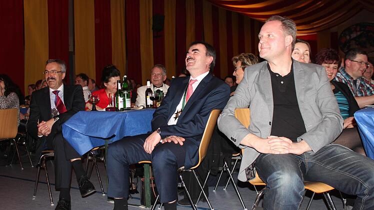 Bürgermeister Günter Kiesel (l.) tritt ab, Harald Hofmann (Mitte) und Christian Höfler (r.) möchten ihn gern beerben.