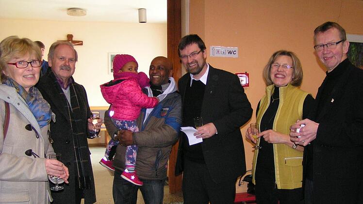 Pater Reinhard Gesing unterhielt sich nach der Feier mit Besuchern.