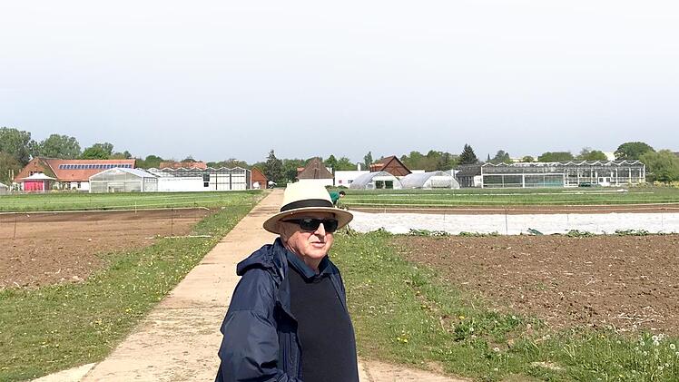 Johannes Rost, früherer Pflanzendoktor: Werden die Pläne des Freistaats umgesetzt, bleibt von dem Gebäudebestand hinter ihm nichts mehr übrig.  Fotos: RR/MW