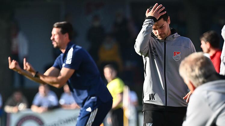 Der Eindruck täuscht: Nach dem Spiel durfte Aubstadts Trainer Victor Kleinhenz (rechts) wesentlich zufriedener sein als sein Unterhachinger Trainerkollege Sandro Wagner. Foto: Anand Anders
