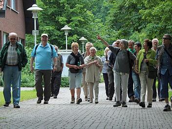 Immer in Bewegung: 15 junggebliebene Wanderfreunde trafen sich zur "Seniorenwanderung" des Alpenvereins.  Fotos: Thomas Heuchling