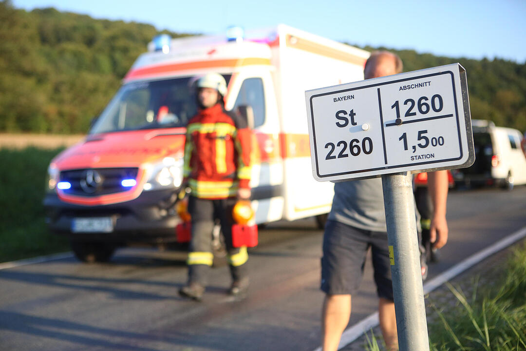 Unterleinleiter: Motorradfahrer kommt von Fahrbahn ab