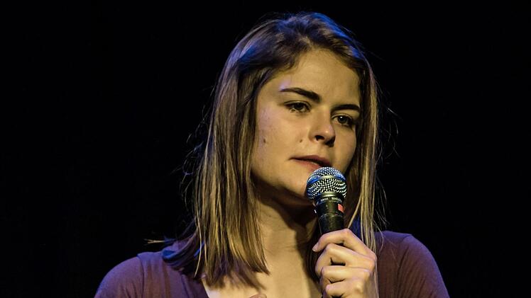 Reichlich Applaus beim Coburg-Debüt: Hazel Brugger gastierte im Jugendzentrum Domino.Foto: Jochen Berger