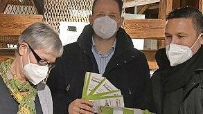 Die Initiative Rodachtal unterstütze bei der Produktion von Flyern (von links) Katrin Schlefke, Tobias Ehrlicher und Martin Finzel.