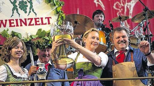 Auf dem Oktoberfest: Sommeracher Winzergruppe begleitet Weinwirt