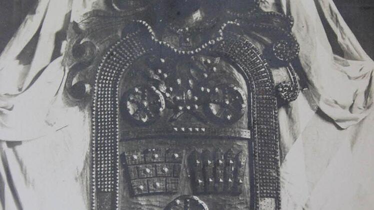 Eine historische Aufnahme des Eisernen Wappens. Foto: Feuerwehr Kronach