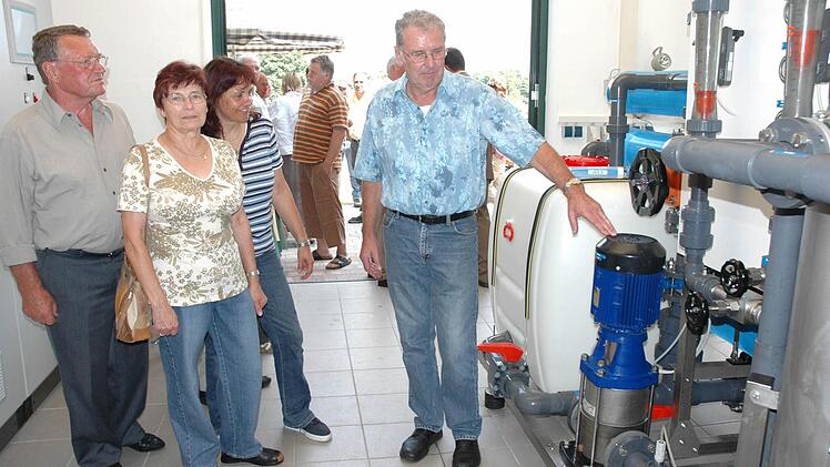 Die Einweihung der neuen Umkehrosmoseanlage 2007. Nun soll auch Wasser von Burgpreppach nach Hofheim fließen.  Foto: Schmidt