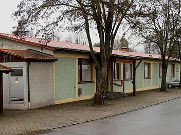 Das "Oskar-Kandler-Zentrum" in Kirchlauter soll nach dem Willen des Gemeinderates umfassend saniert und wenn möglich mit einem neuen Dach versehen werden. Foto: Günther Geiling