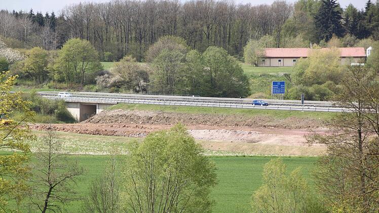 Noch ist die Autobahn auf Höhe von Horsdorf ohne Lärmschutzwall Foto: Matthias Einwag