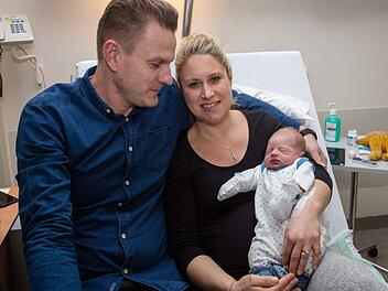Das schönste Weihnachtsgeschenk für die Eltern Sandra und Falk Zimmermann aus Horsdorf war die Geburt ihres Sohnes Jonah am Ersten Weihnachtsfeiertag im Lichtenfelser Klinikum.Klaus Gagel