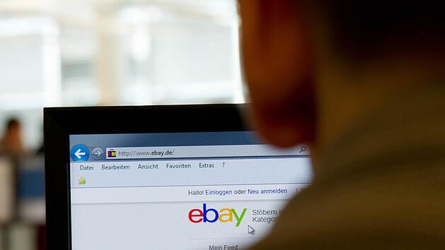 Neuerdings fordern Betr&uuml;ger auf eBay Kleinanzeigen oder anderen Verkaufsportalen  ein Bezahlsystem mit Gutscheinkarten von Amazon oder Steam. Symbolfoto: Inga Kjer/dpa