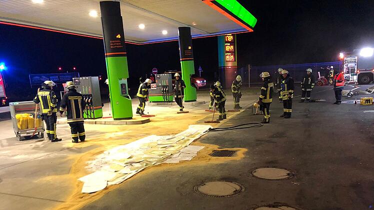 Oerlenbach: Zapfpistole an Tankstelle im Landkreis Bad Kissingen  abgerissen - "ordentliche Menge"