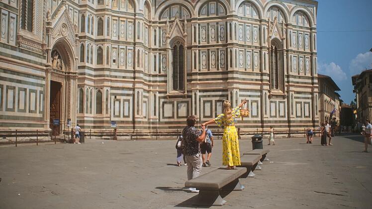In Italien erlebt Evelyn Burdecki gemeinsam mit Tourguide Eduardo das "Dolce Vita".