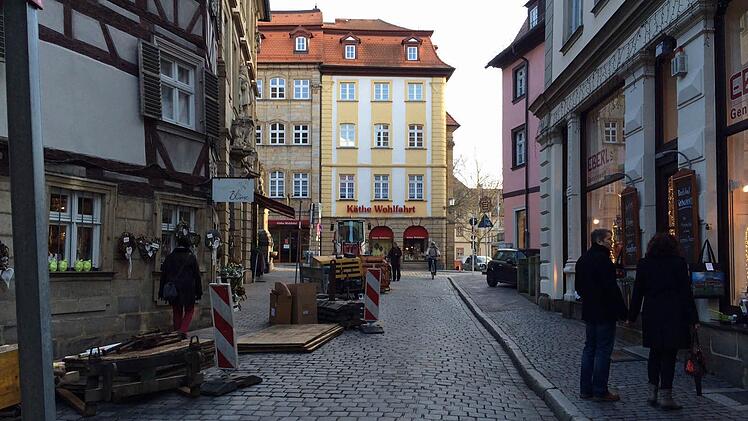 Auch hier sollen die alten Pflastersteine ausgemustert werden: Die Verbindung der Dominikanerstraße zur Karolinenstraße.  Foto: M. Wehner