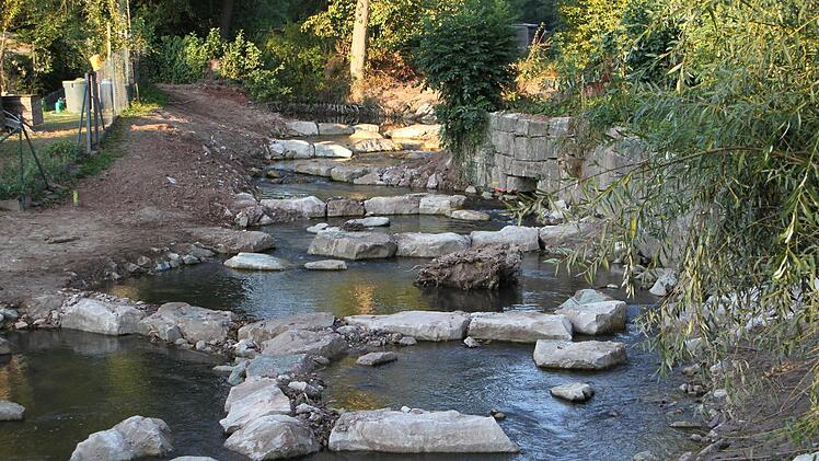 Mit vielen Querungen wurde die Gewässerlandschaft gestaltet.  Foto: Günther Geiling