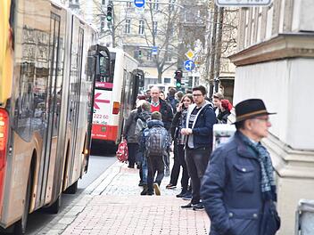 Mittlerweile sind die Busse wieder von der Willy-Lessing-Straße (Bild) zum ZOB zurückgekehrt. Der Alarm wegen einer Bombendrohung wurde aufgehoben.   Foto: Ronald Rinklef