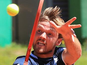 Die Volleys von Kevin Krawietz passten. Der Witzmannsberger spielte am Donnerstag am Netz nahezu fehlerfrei und zog mit seinem Kölner Partner Andreas Mies ins Finale von Paris ein.Archiv/Jürgen Hasenkopf