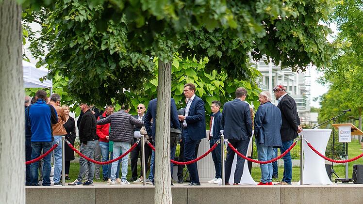 Stadtbau W&uuml;rzburg berichtet bei Baustellenfest &uuml;ber Fortschritte im Projekt "Hubland II"