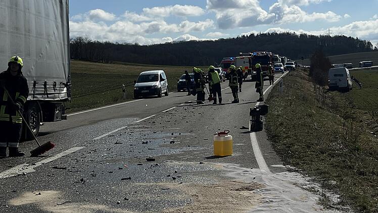 Unfall auf B8 bei Markt Bibart