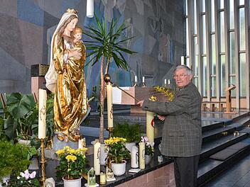 Siegbert Holzheimer bei seiner Arbeit als Mesner. Foto: Björn Hein