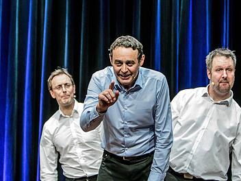 Kabarettistischer Fingerzeig zum Jahresausklang: "TBC" beim Gastspiel im Coburger Kongresshaus. Foto: Jochen Berger