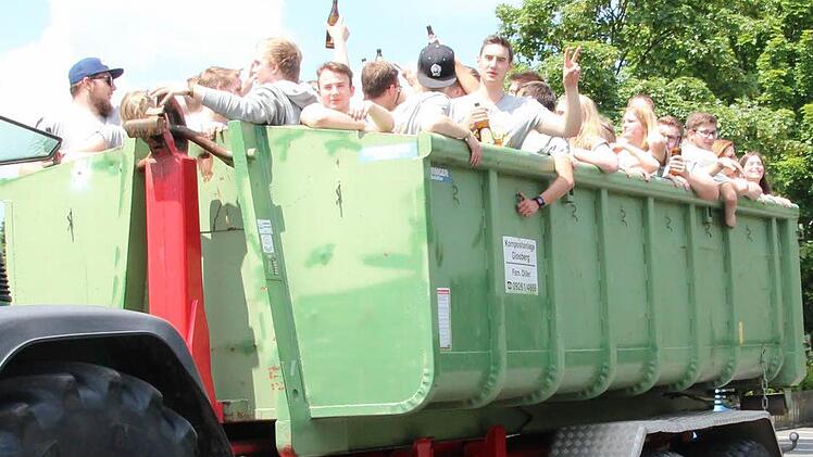 Die Kronacher Abiturienten feierten. Foto: Marco Meißner
