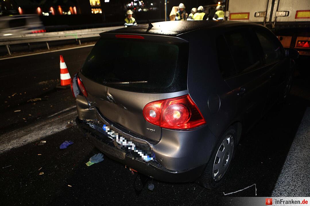 Kleintransporter prallt auf A9 auf Stauende – Ein Toter, ein Schwerverletzter