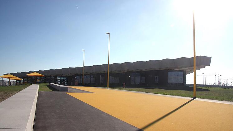 Impressionen von der Einweihung des "Halftime"     Foto: Richard Sänger