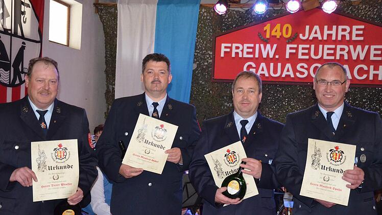 Dieter Pfeuffer, Manfred Göbel, Winfried Feser und Manfred Spahn (von links) wurden für 30 Jahre Treue zum Verein geehrt.
