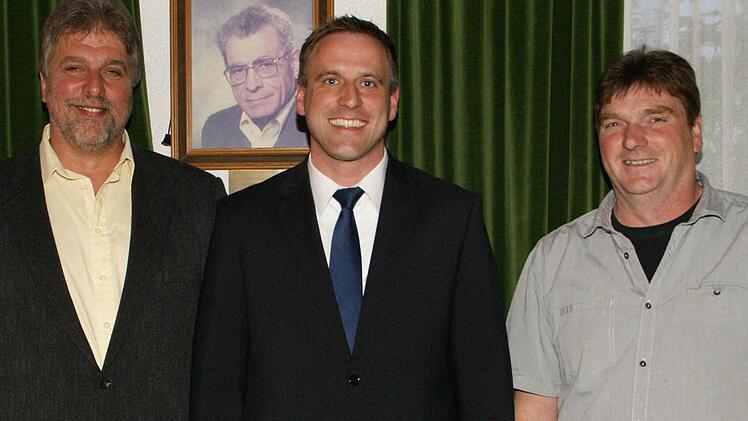 Die beiden Stellvertreter des Bürgermeister: Alfred Bauer (links) und Alexander Hoppert (rechts) mit Bürgermeister Matthias Bäuerlein.