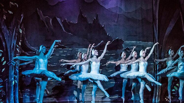 Impressionen vom "Schwanensee"-Gastspiel im Coburger Kongresshaus.Foto: Jochen Berger