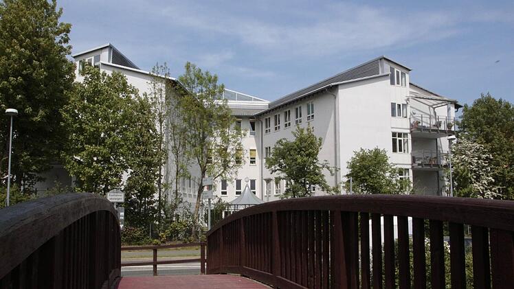 An der Klinik Fränkische Schweiz haben die Zollfahnder einen Fall von Schein-Selbstständigkeit aufgedeckt.  Foto: Josef Hofbauer