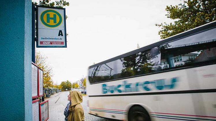 Ausgehen im Landkreis Kronach ist für Jugendliche ohne Auto schwierig. Vor allem nachts sind sie oft auf die Eltern angewiesen, weil es kaum ein ÖPNV-Angebot gibt.  Foto: Archiv/Hendrik Steffens