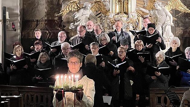 Die Kissinger S&auml;ngervereinigung bei Ihrem Adventskonzert in der Jakobuskirche.